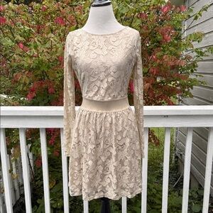 Zara Trafaluc Beige Tan Lace Crochet Low Back Long Sleeve Boho Dress Medium NWT